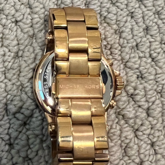 Michael Kors Women’s MK 5412 Dylan Rose Tone Watch - Picture 3 of 7